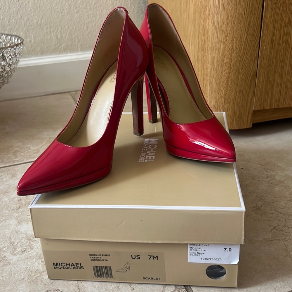 Beautiful red patent pumps size 7 Great condition
